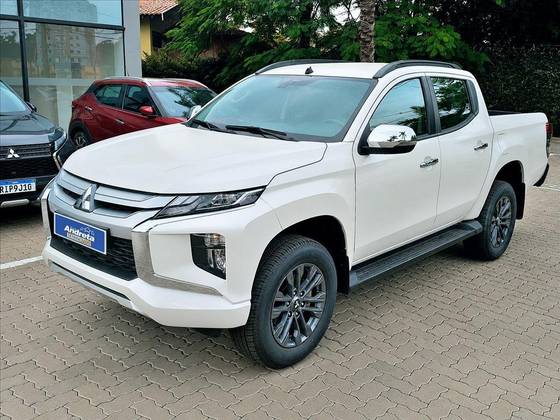 MITSUBISHI L200 TRITON 2.4 16V TURBO DIESEL SPORT HPE CD 4P 4X4 AUTOMÁTICO MITSUBISHI L200 TRITON 2.4 16V TURBO DIESEL SPORT HPE CD 4P 4X4 AUTOMÁTICO